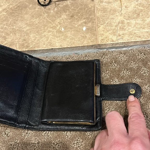 Chanel Authenticated Classic Interlocking CC Kisslock Caviar Leather Wallet - Picture 5 of 8